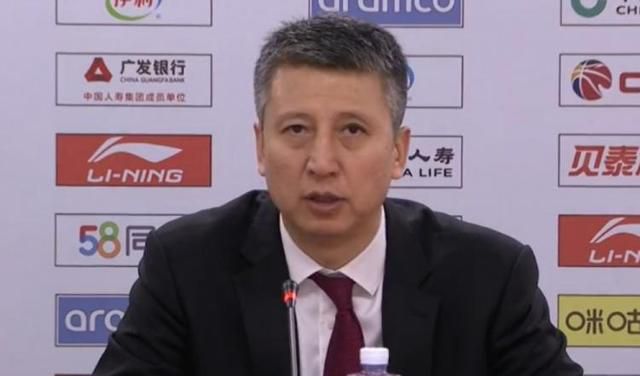 在之前发布的预告片中，艾米;亚当斯扮演的超人女友出现，亨利;卡维尔扮演的超人也现身庄稼地里
